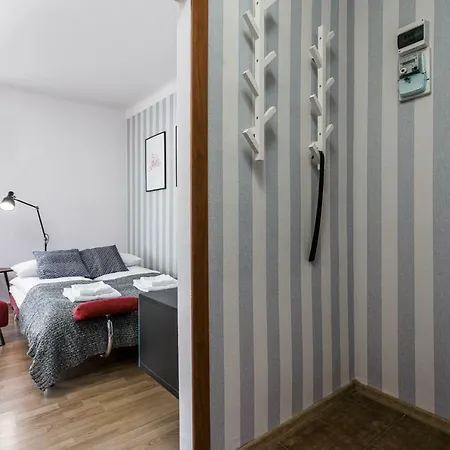 Rent Like - Aleja Solidarnosci 101a * Warszawa